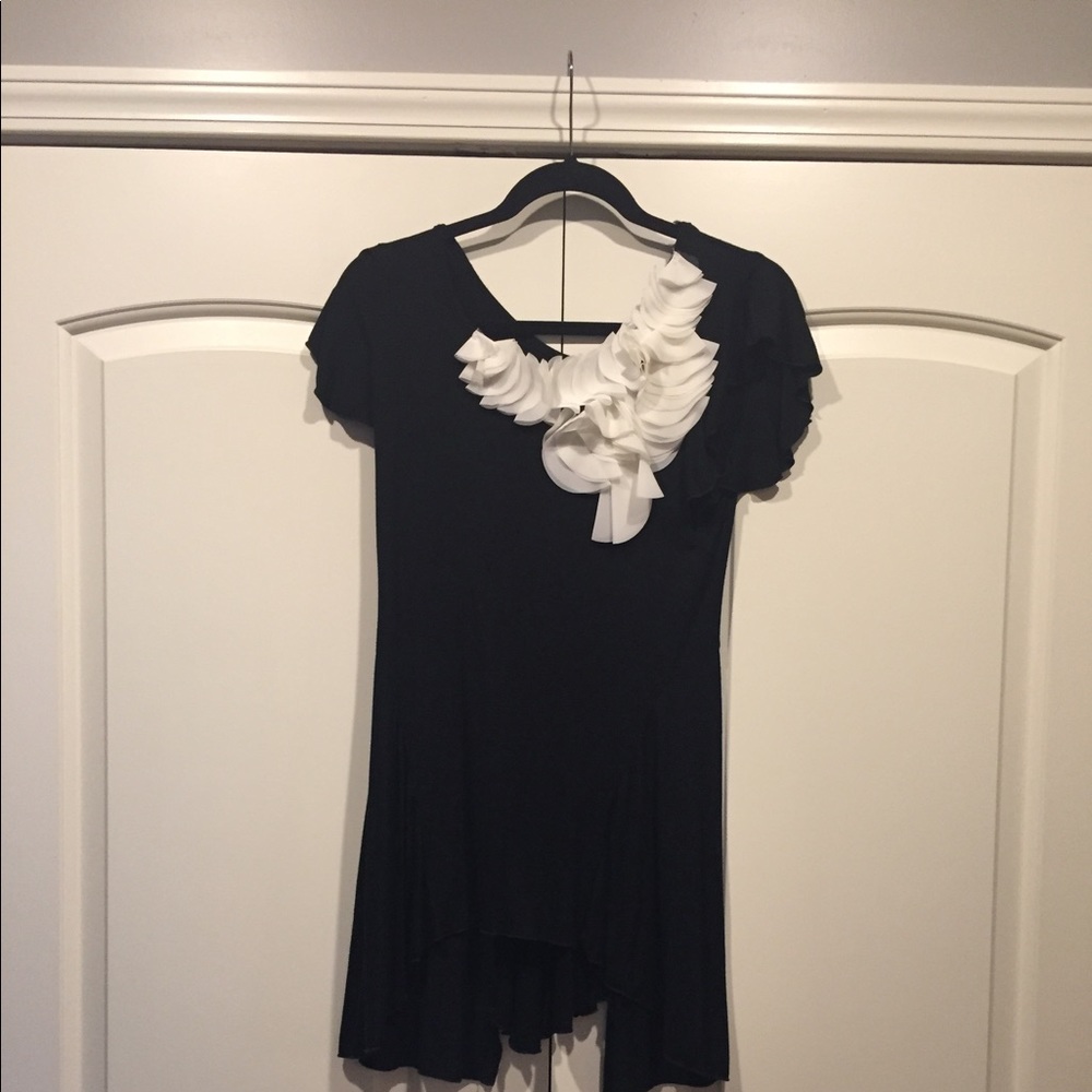 Black Tunic Style Top w/white Tulle Ruffle Accent